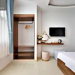 S79 Vivianne Hotel